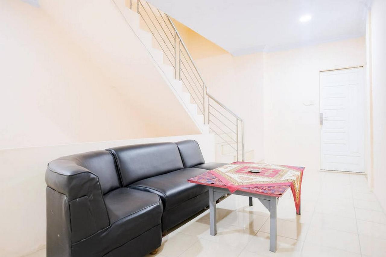 Waringin Residence Redpartner Medan Bagian luar foto